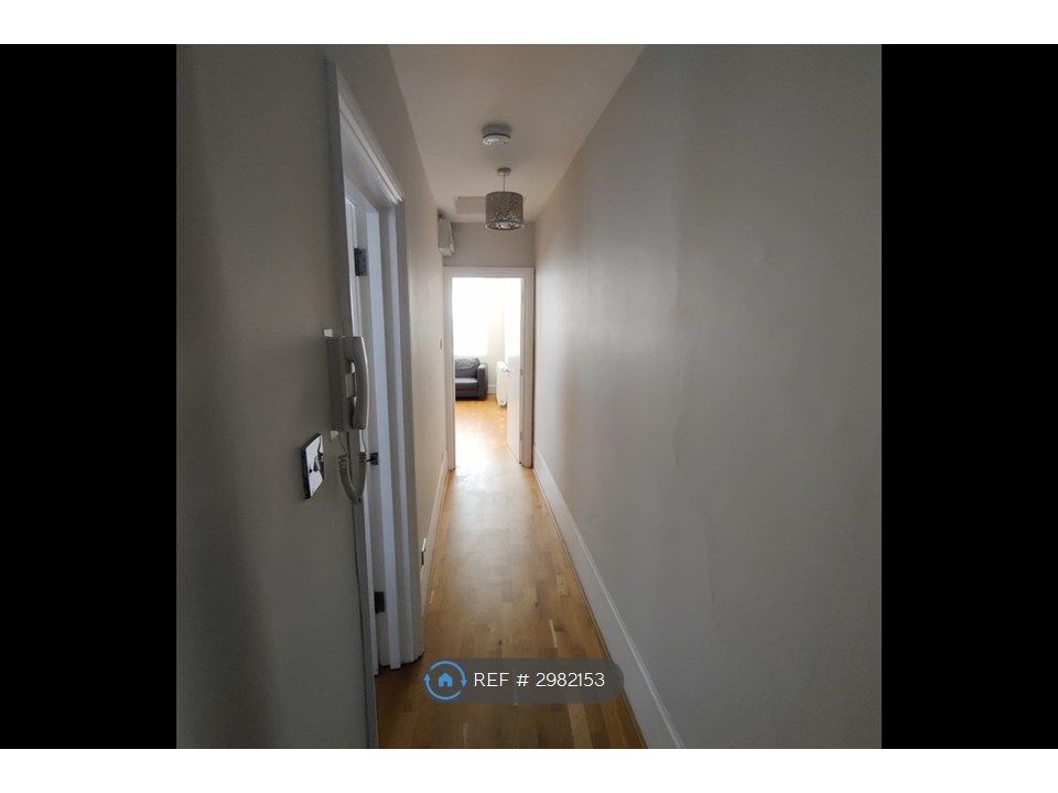Property photo 3 of 11 Hallway