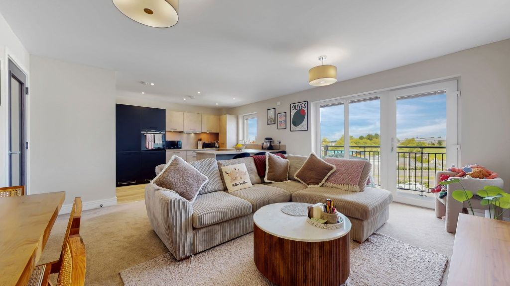 Property photo 2 of 25 29-Web-Or-Mls-24 Hindley Park_31