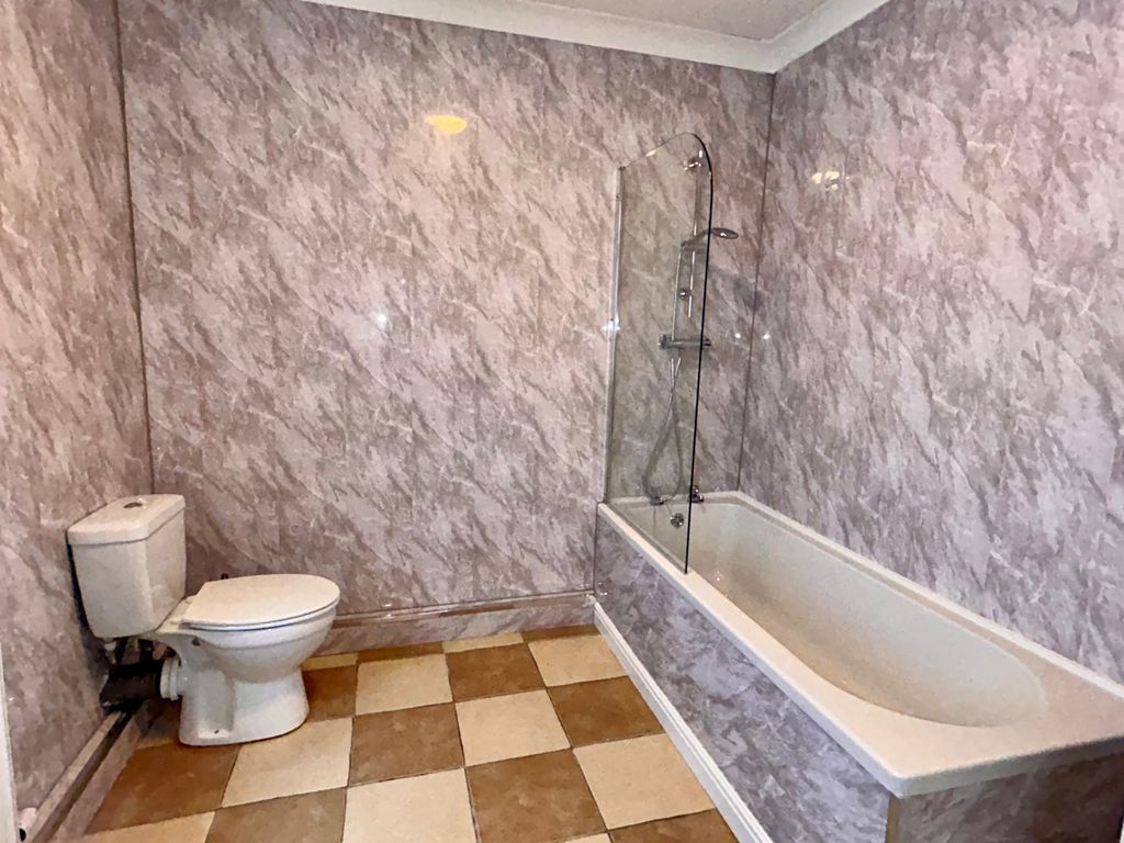 Property photo 2 of 9 Bathroom