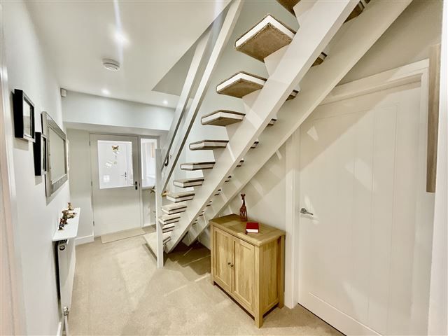 Property photo 3 of 21 Hallway