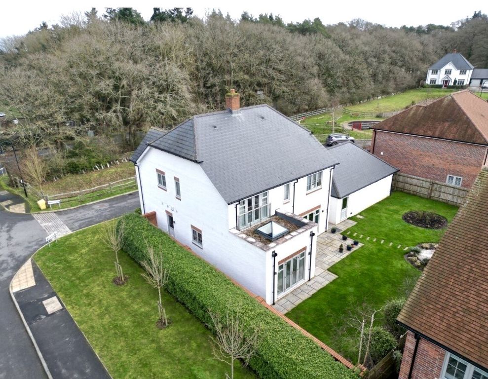 Property photo 2 of 27