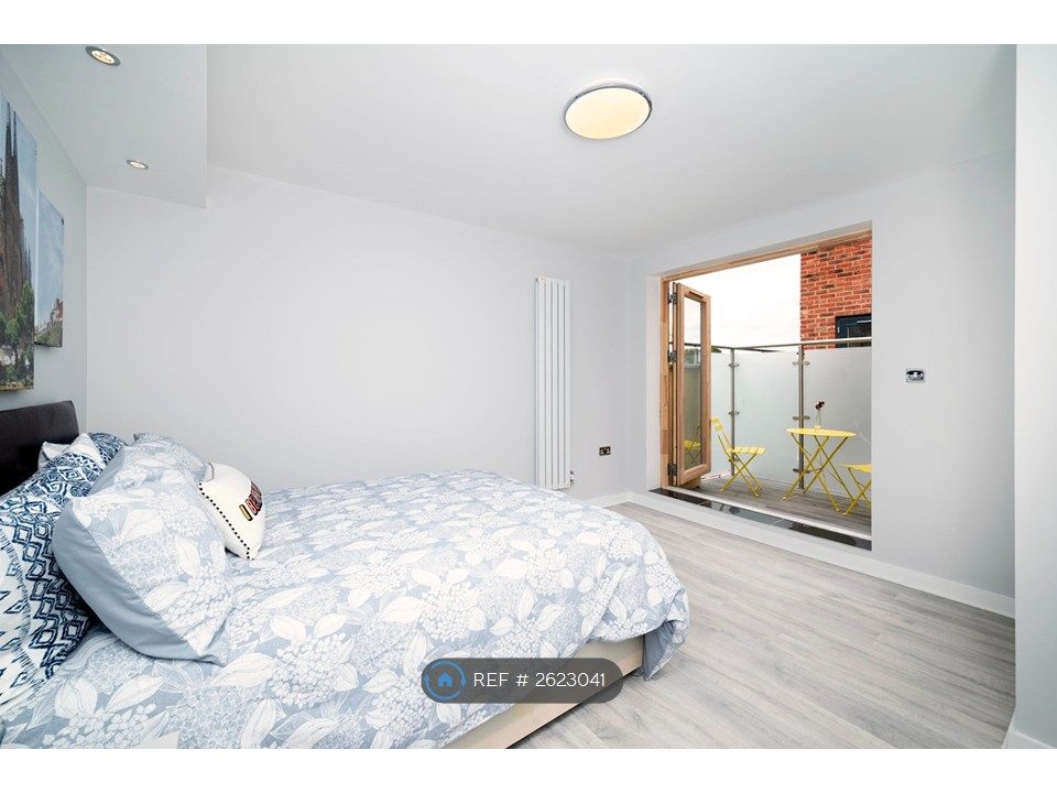 Property photo 1 of 15 Bedroom With Balcony Access