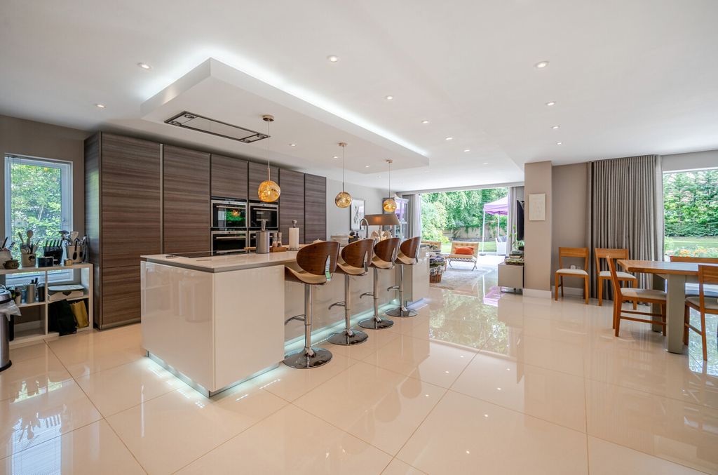 Property photo 3 of 16 1466655-19-6A3039...
