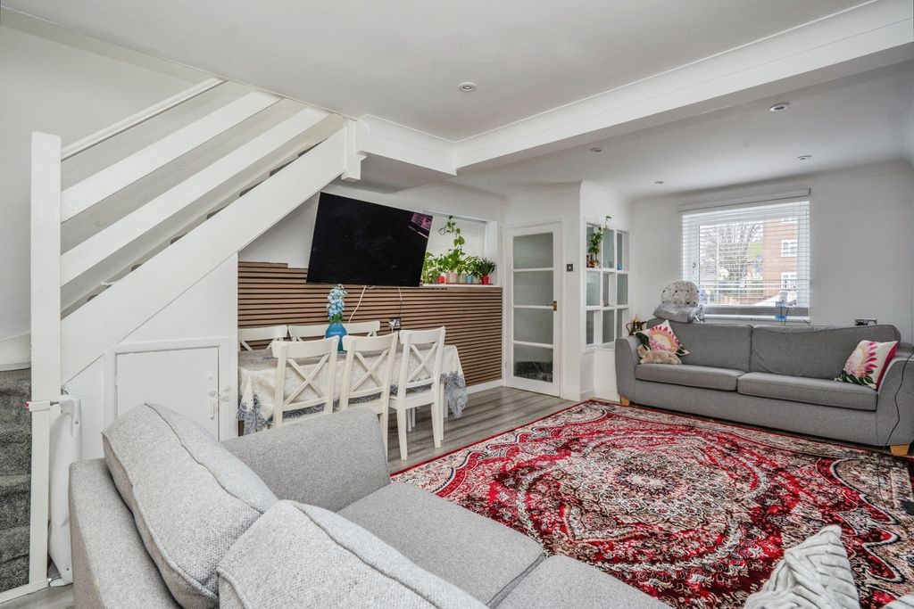 Property photo 3 of 17 Photo