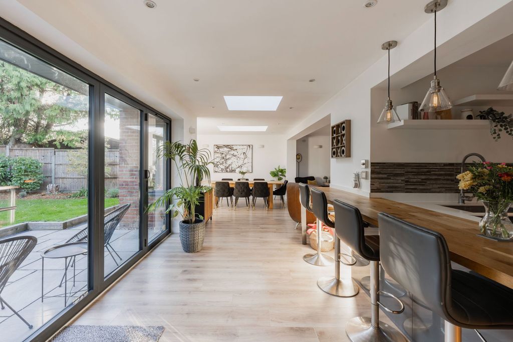 Property photo 3 of 24