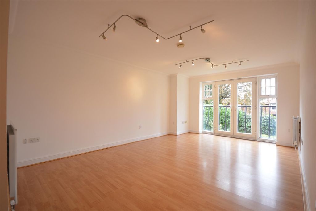 Property photo 3 of 16 Lounge .Jpg