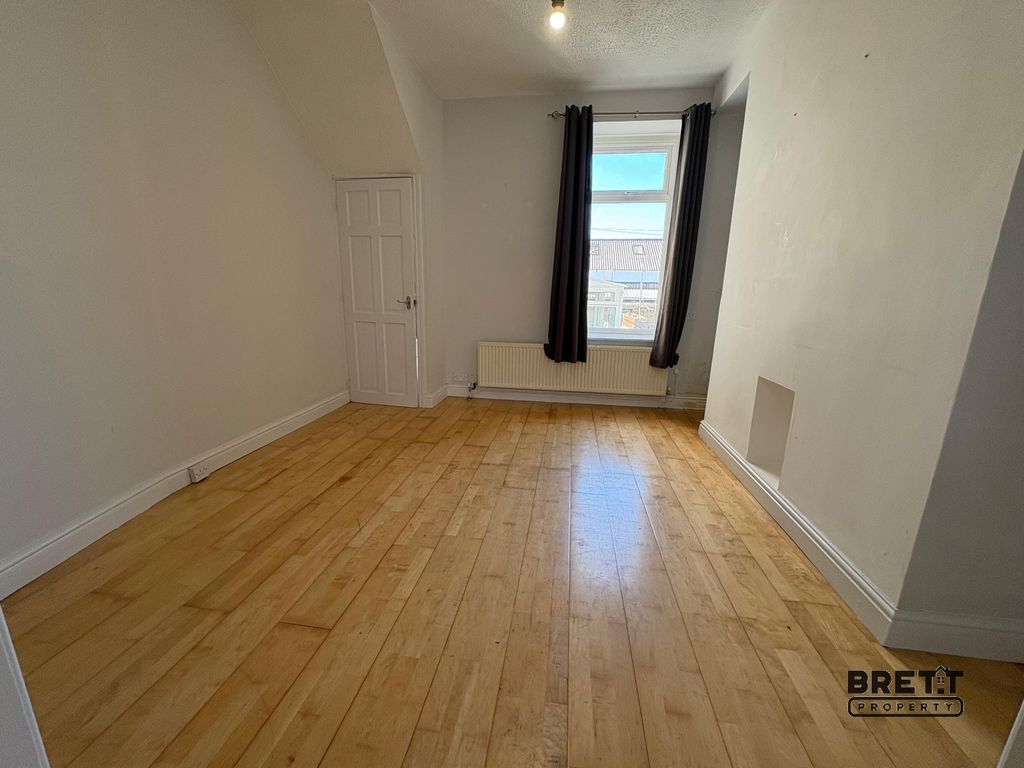 Property photo 3 of 9 Dining Room