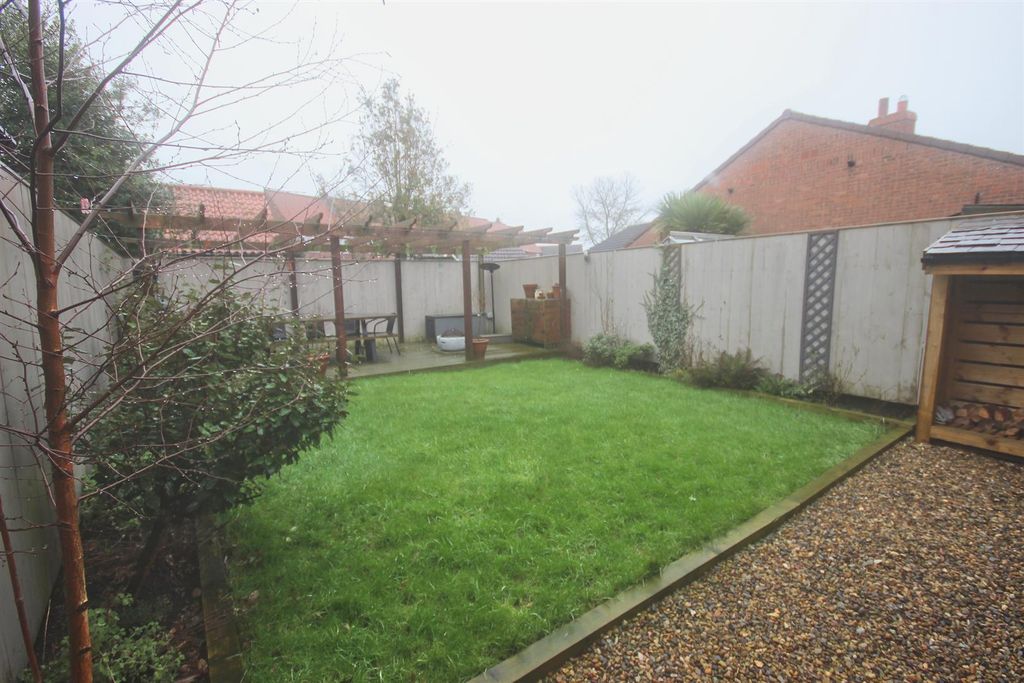 Property photo 2 of 18 Outside