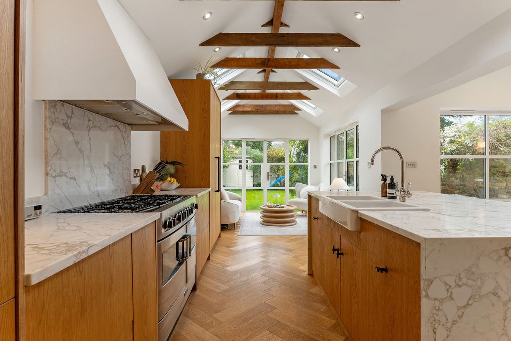 Property photo 2 of 21