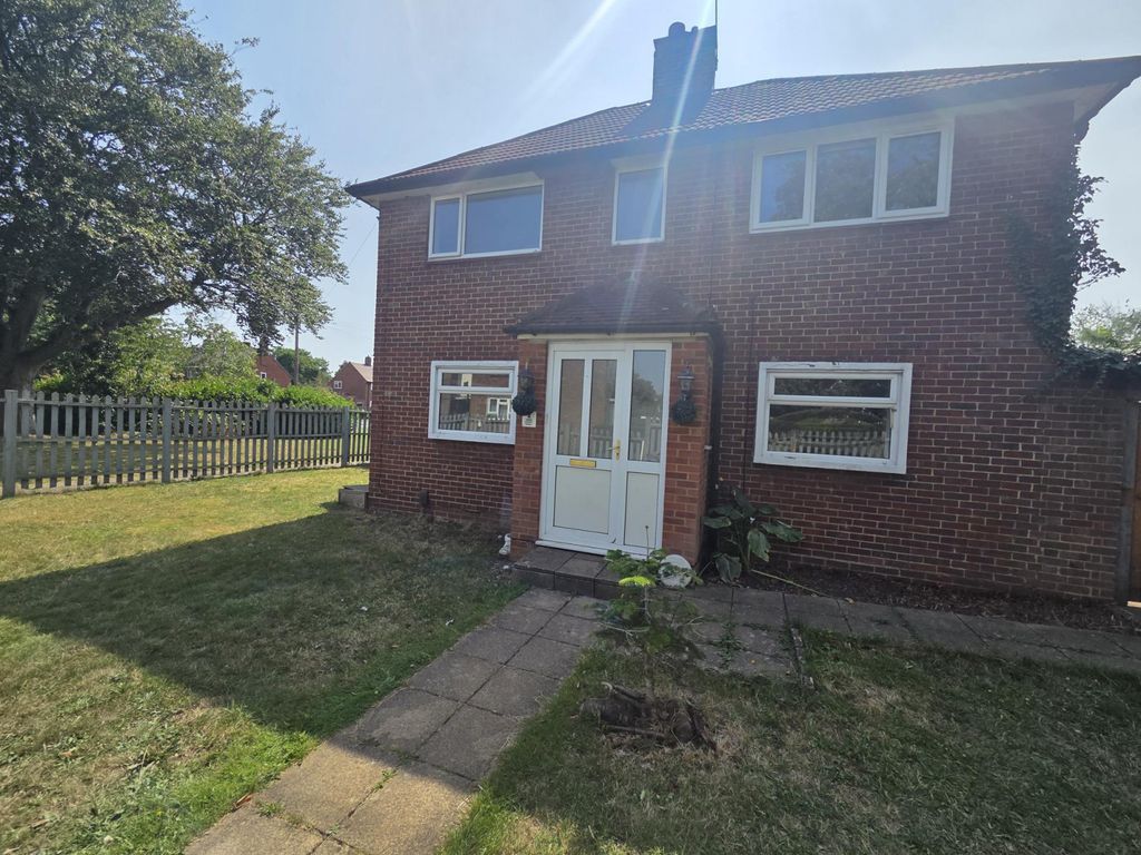 Property photo 1 of 17 Hurn Court Road, Hounslow West