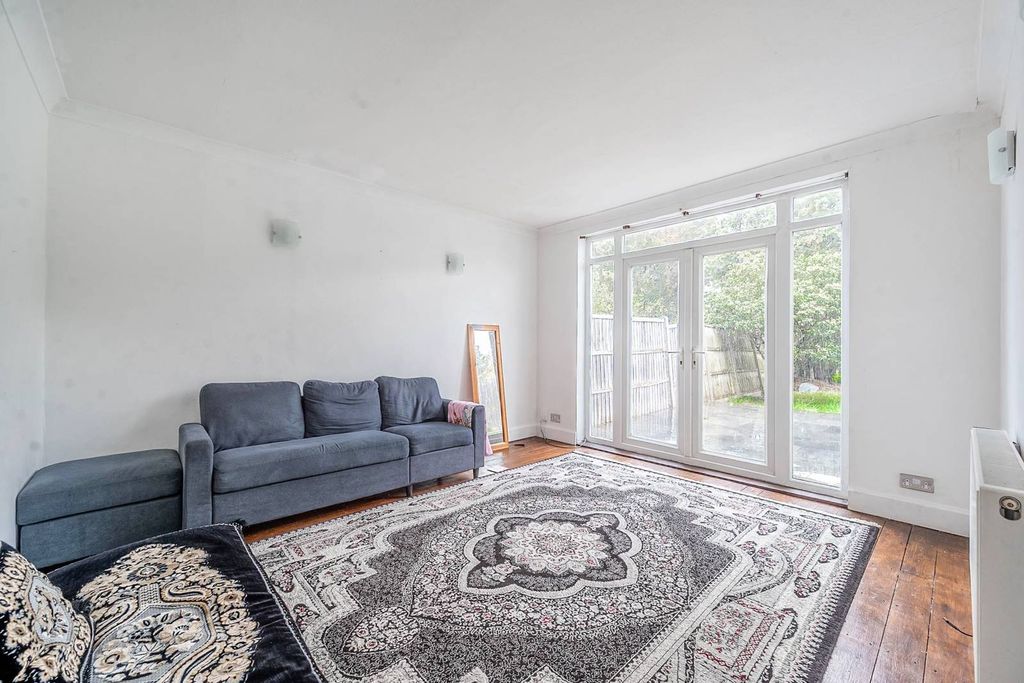 Property photo 2 of 9