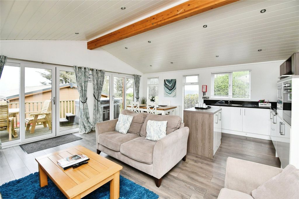 Property photo 3 of 13 Picture No. 06