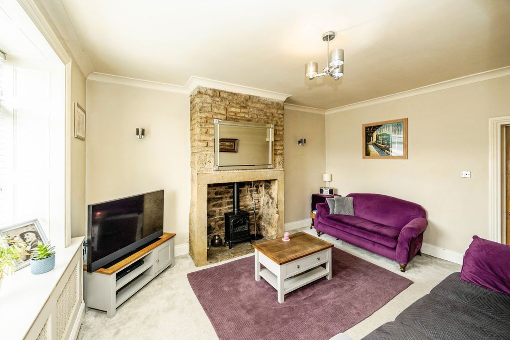 Property photo 3 of 18 Living Room