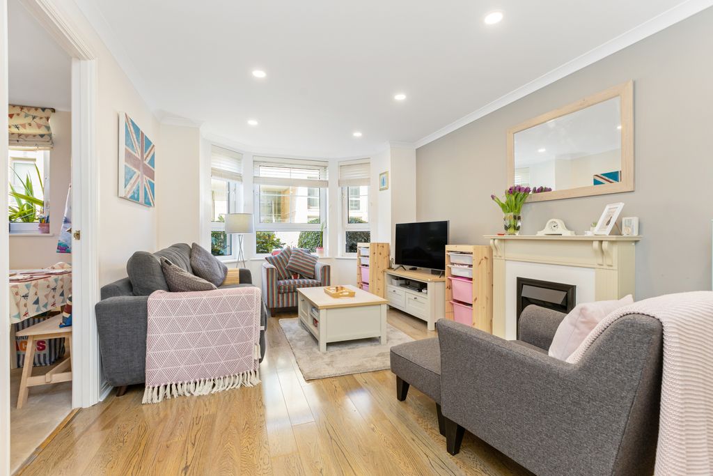 Property photo 2 of 18 Property Image 4