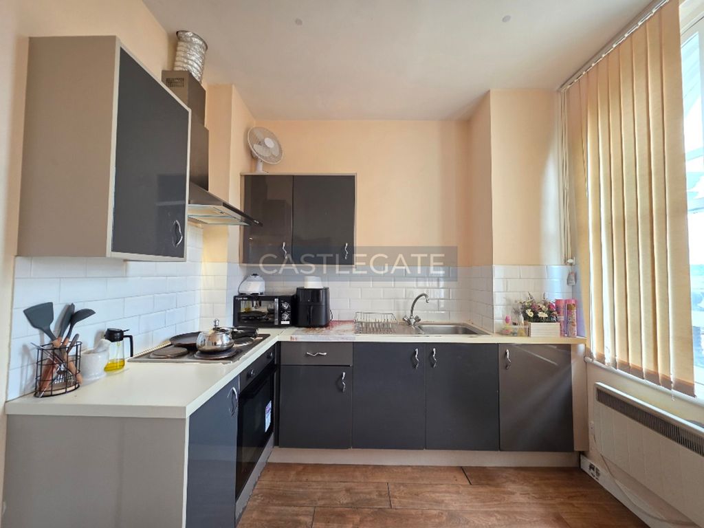 Property photo 1 of 5 Flat 9, Fitzwilliam House, 84 Fitzwilliam Street, Huddersfield, HD1 5Bb (2)