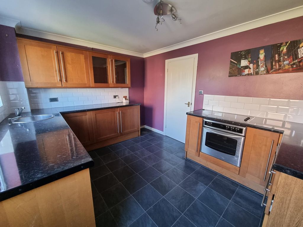 Property photo 3 of 9 Kitchen