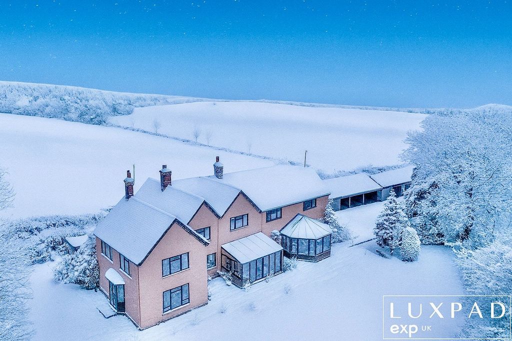 Property photo 2 of 33