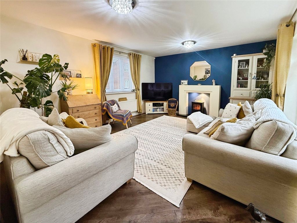 Property photo 2 of 24 Lounge