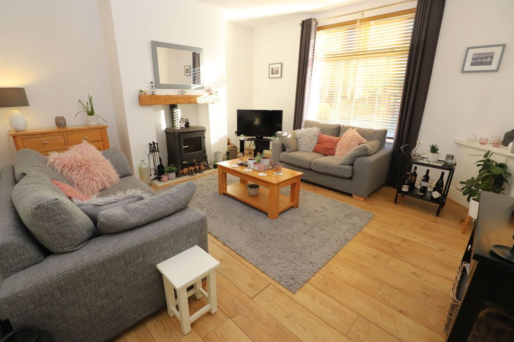 Property photo 3 of 28