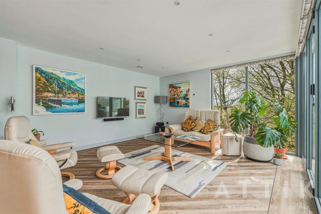 Property photo 3 of 69 Ar709890.Jpg