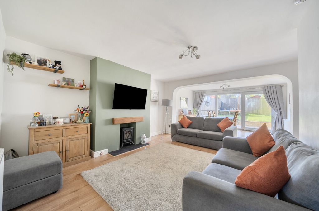 Property photo 2 of 16 Living/Dining Room