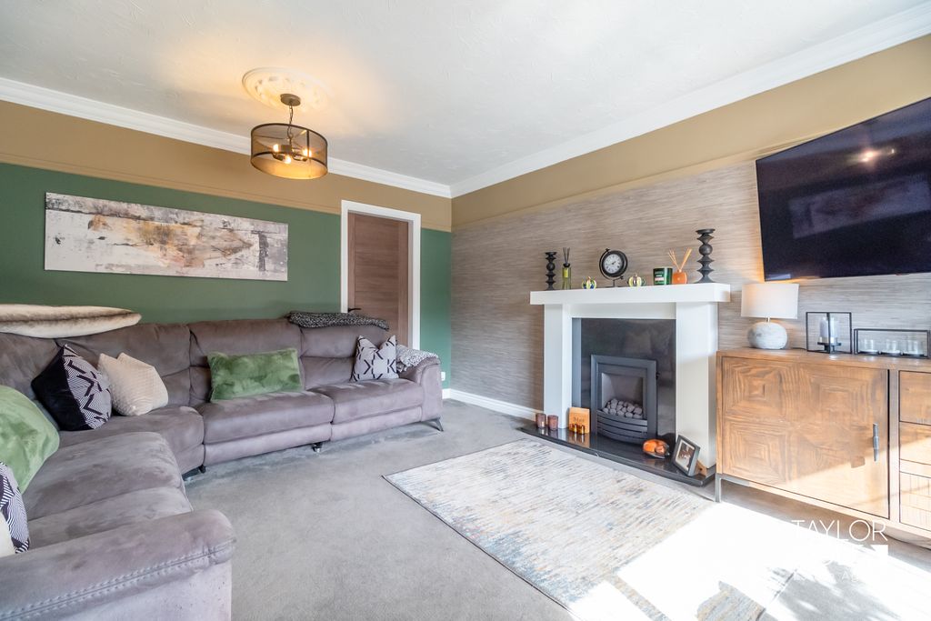 Property photo 2 of 32