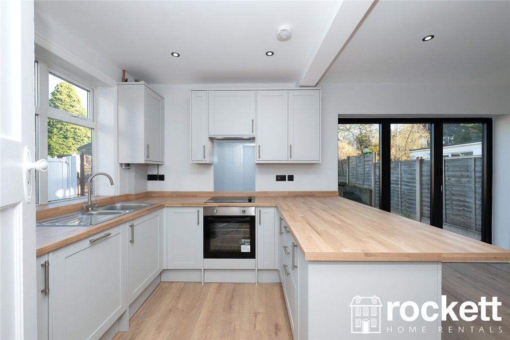 Property photo 2 of 29 Picture No. 10