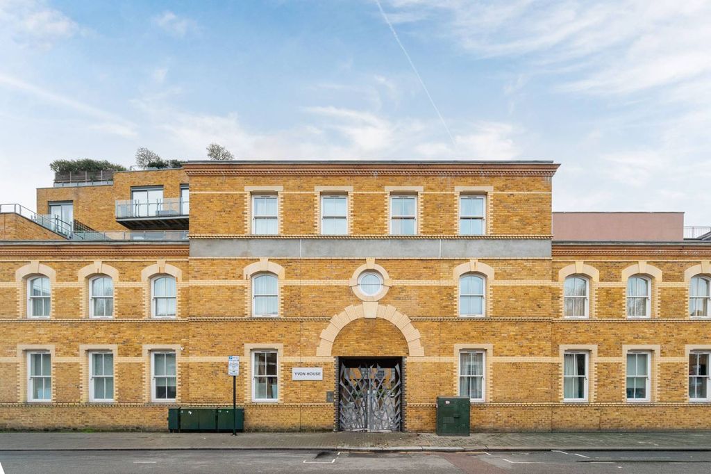 Property photo 2 of 11