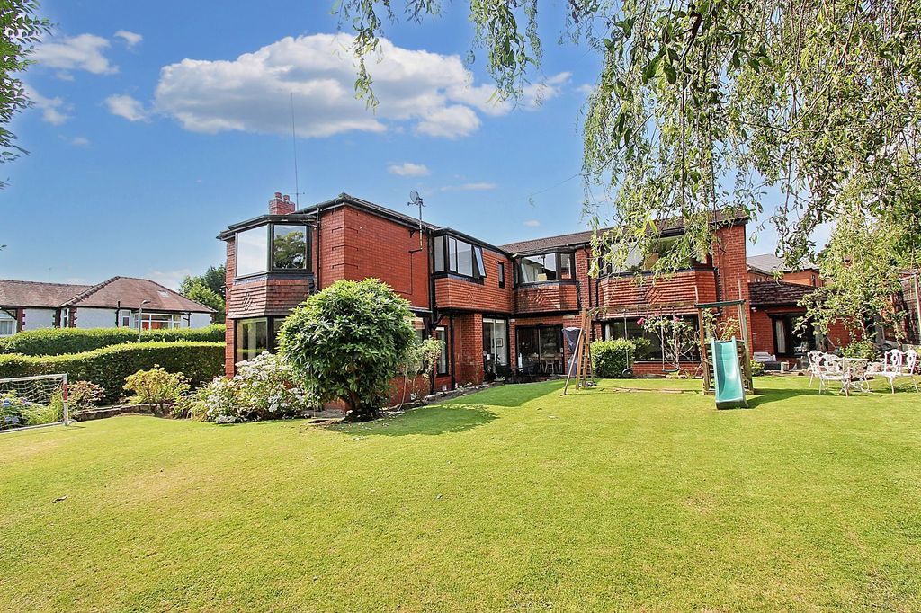 Property photo 2 of 28