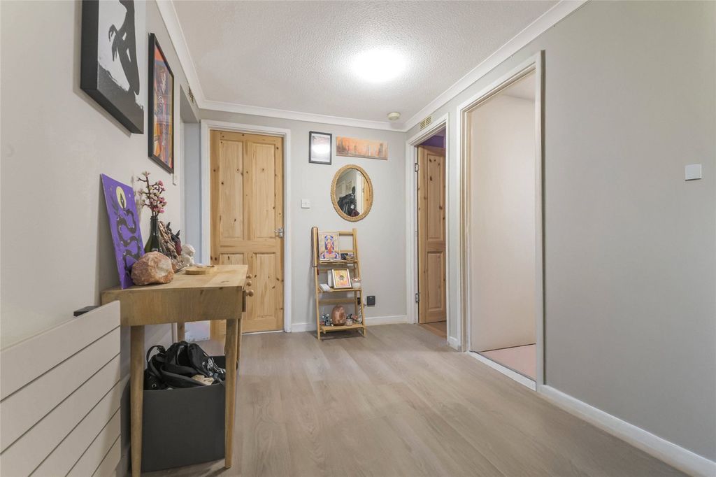 Property photo 2 of 18 Picture No. 01