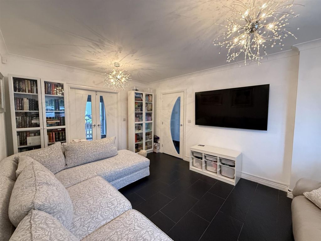 Property photo 2 of 30 Loung.Jpg