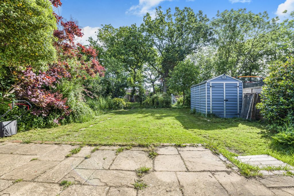 Property photo 2 of 34 Garden
