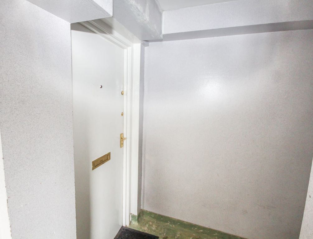 Property photo 2 of 13 17E Melbourne Stret - Full-15