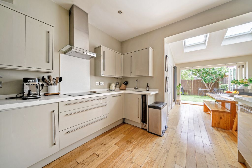 Property photo 2 of 11 1483301-3-6A42935...