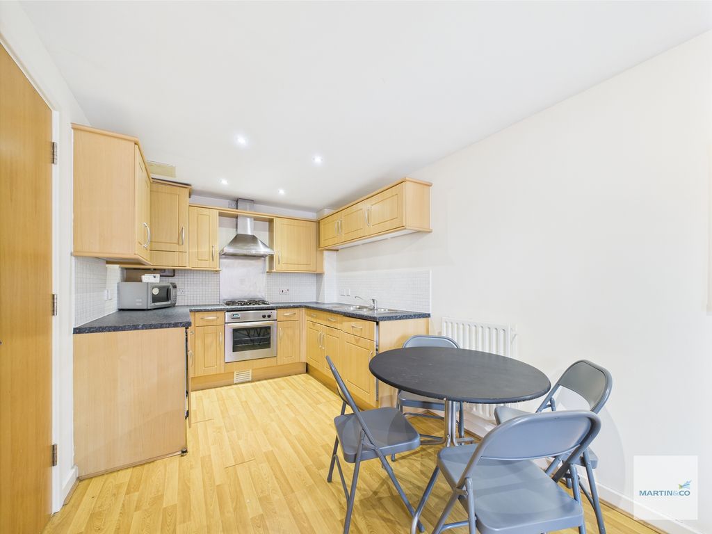 Property photo 2 of 7 Cam03394G0-Pr0292-Still003