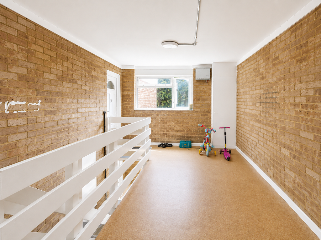 Property photo 1 of 14 Well-Presented Two-Bedroom Flat In Sythwood, Woking