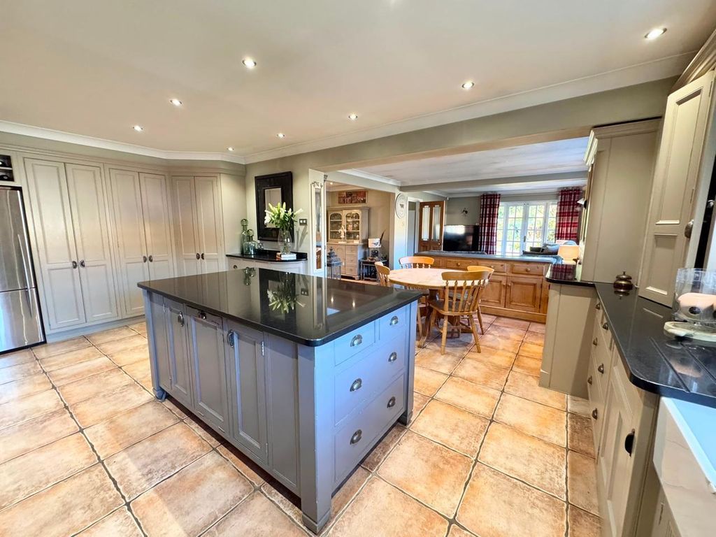 Property photo 3 of 33 Kitchen Diner