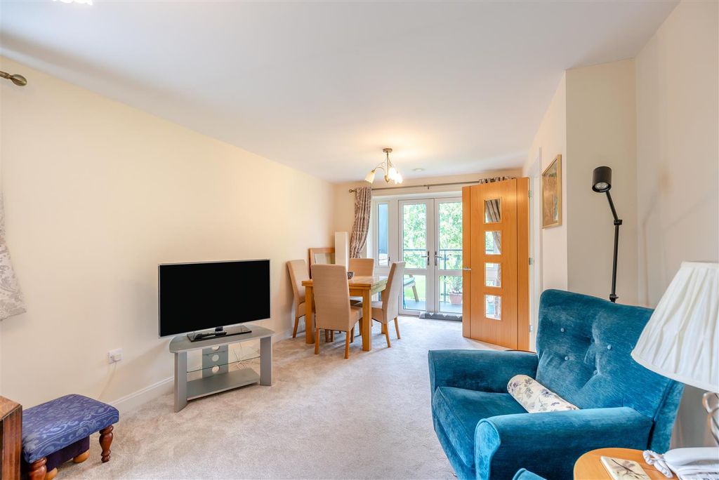 Property photo 2 of 26 8695405-Interior04.Jpg