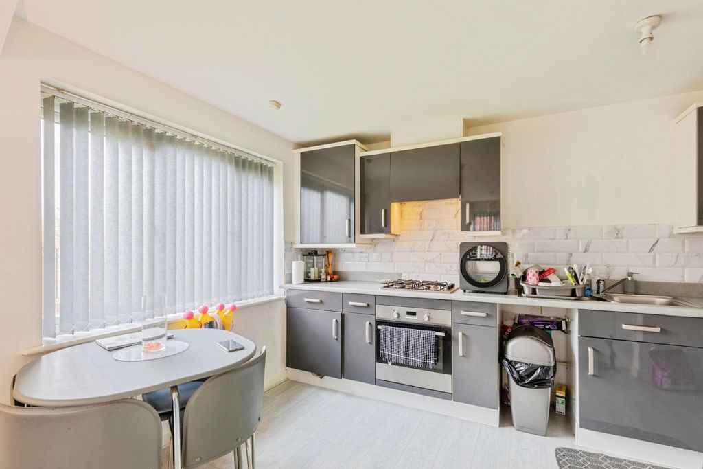 Property photo 2 of 20 Pbox-Img.Jpg