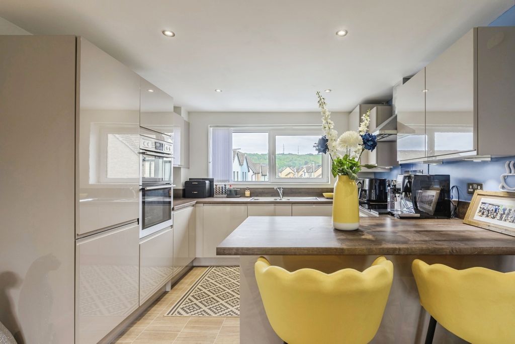 Property photo 2 of 16 Pbox-Img.Jpg