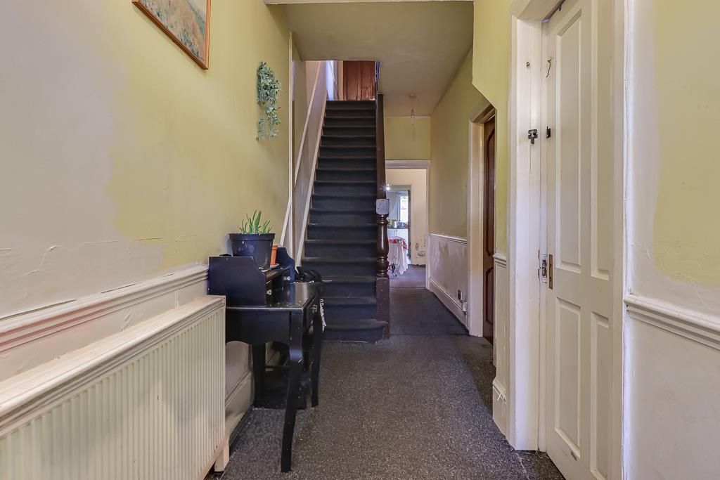 Property photo 2 of 12 Entrance Hall