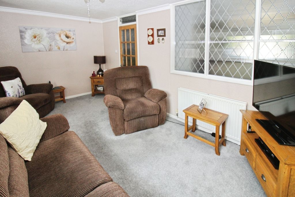 Property photo 2 of 11 Lounge