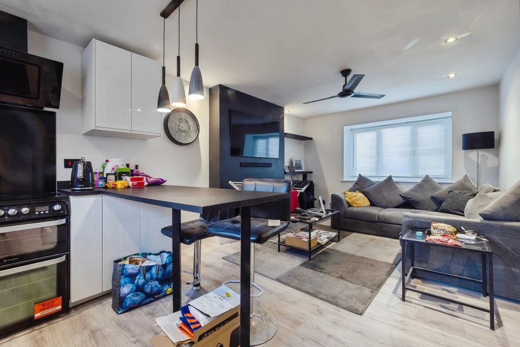 Property photo 3 of 8 Photo