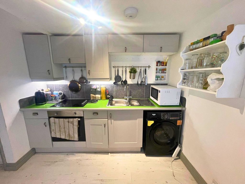 Property photo 2 of 12 Kitchen