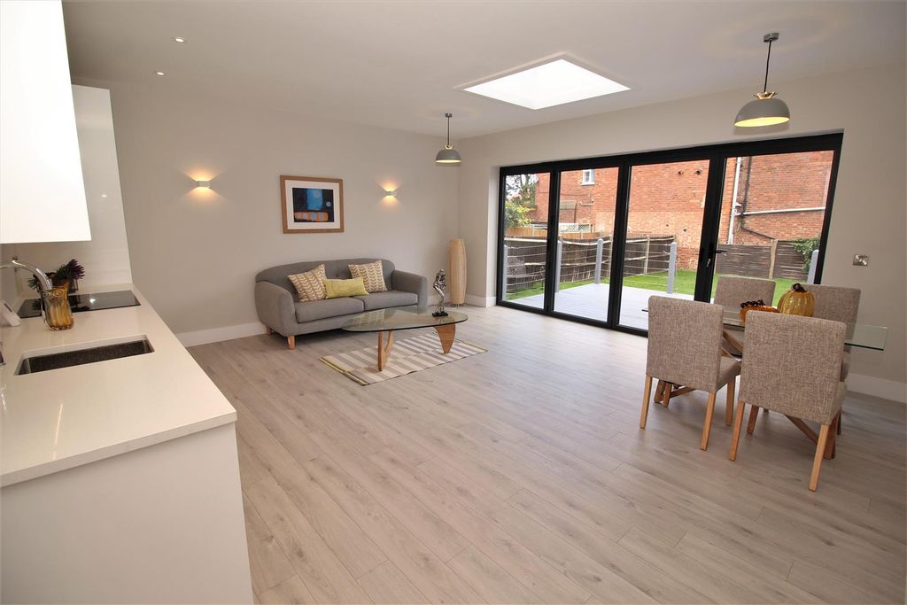 Property photo 1 of 12 Reception