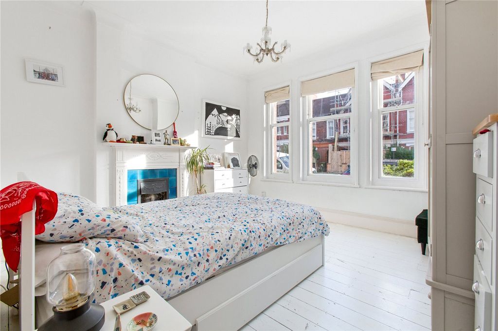 Property photo 3 of 8 Principal Bedroom