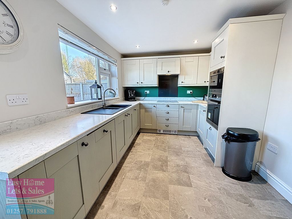 Property photo 3 of 28 Kitchen