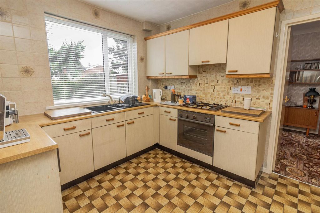 Property photo 3 of 17 Kitchen