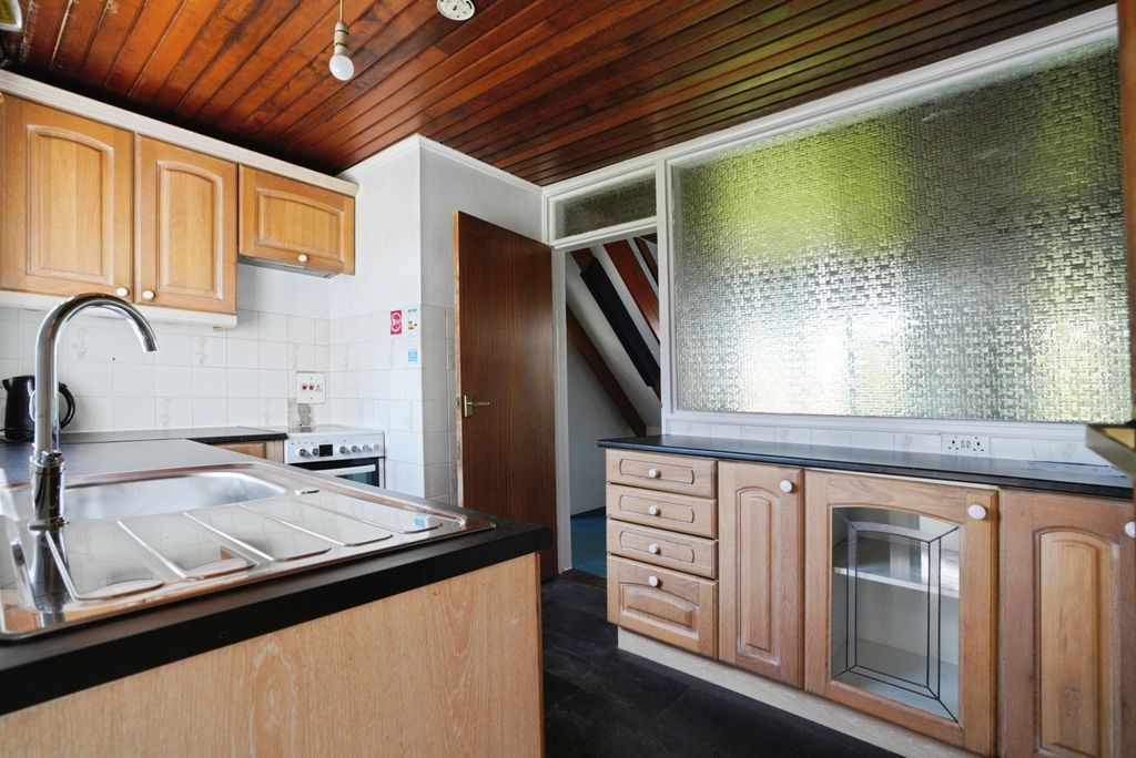 Property photo 2 of 17 Photo