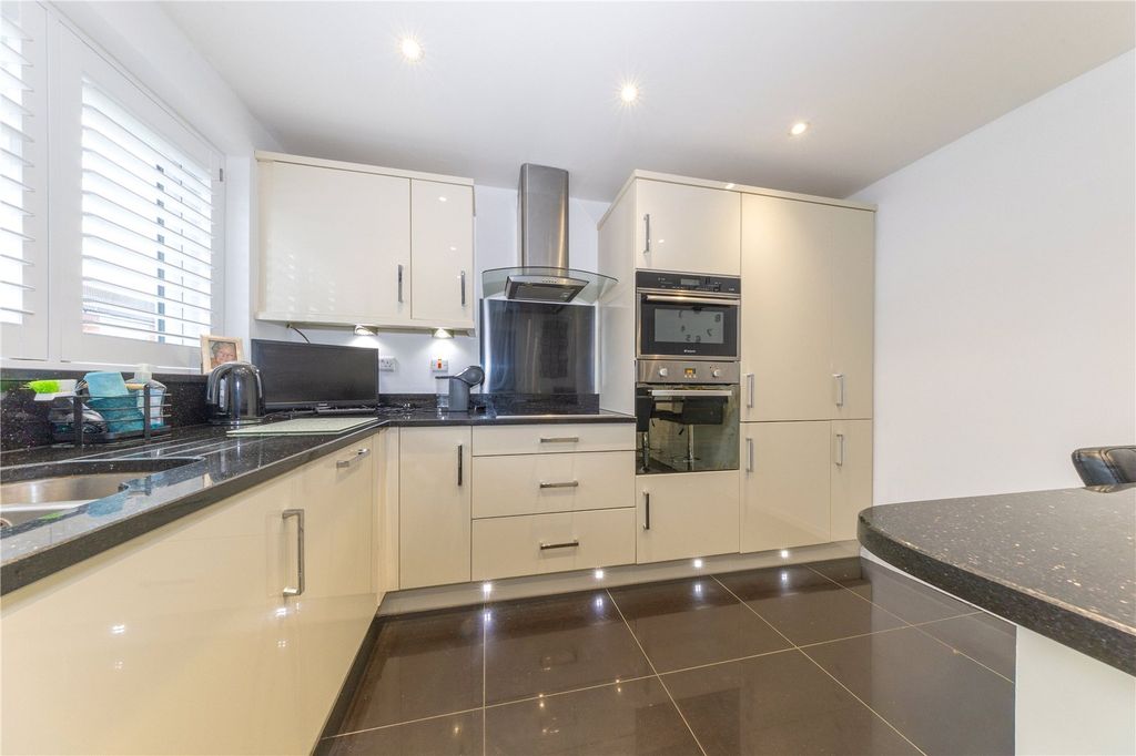 Property photo 2 of 19 Picture No. 29